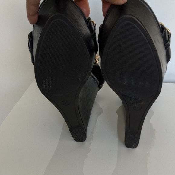 Black wedges w/Gold chains - Picture 5 of 5